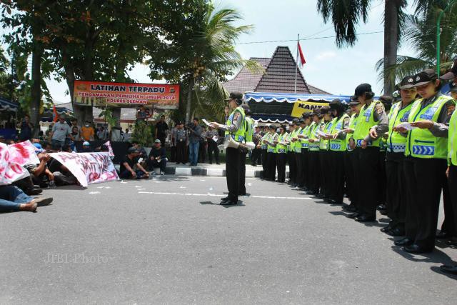Simulasi Pengamanan Pemilu Feature - Solopos.com Simulasi Pengamanan Pemilu Feature - Solopos.com