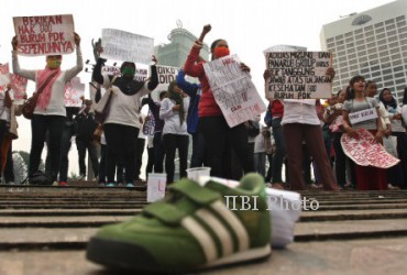 AKSI TOLAK PHK SEPIHAK
