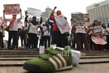 AKSI TOLAK PHK SEPIHAK 