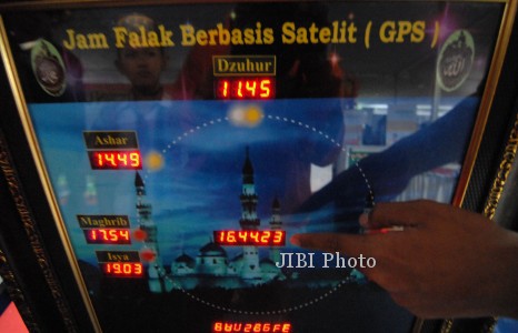 JAM FALAK BERBASIS SATELIT