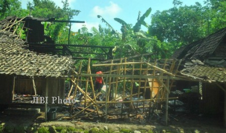 Kondisi rumah Sutini di Dusun Karangmojo B, Desa Grogol, Kecamatan Paliyan, setelah terbakar, Kamis (27/2/2014). (JIBI/Harian Jogja/Ujang Hasanudin)