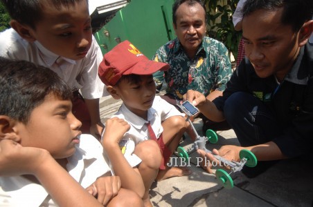 MOBIL TENAGA SURYA