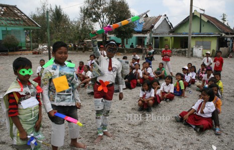 TRAUMA HEALING KORBAN ERUPSI KELUD