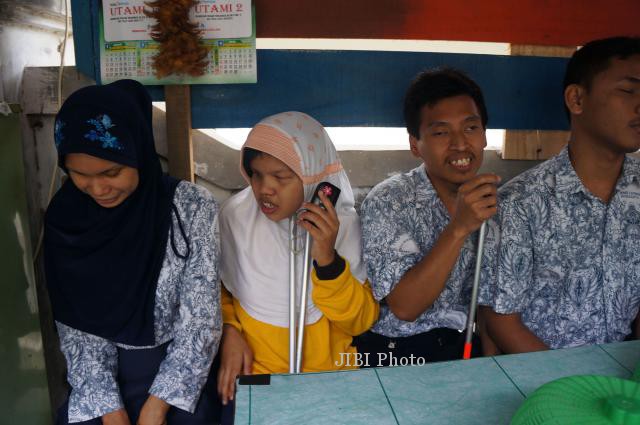 Berkomunikasi dengan Heandphone