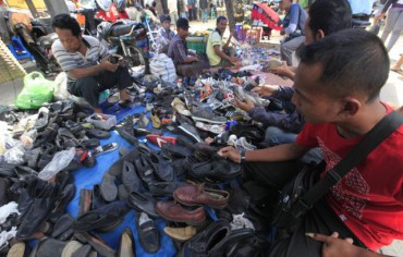 Memilih sepatu bekas