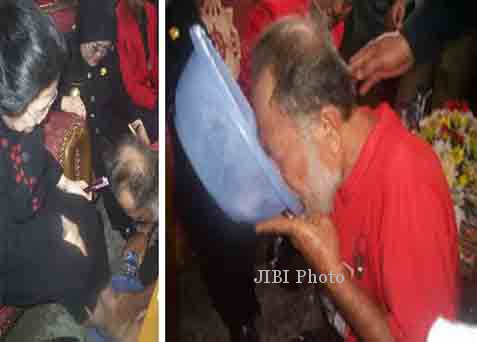 Foto yang menggambarkan kader PDIP meminum air cucian kaki Megawati. (Istimewa/Wartabuana.com)