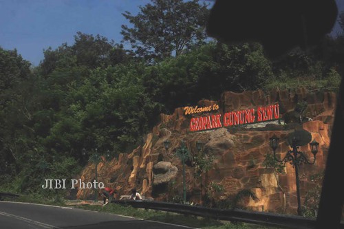 Tulisan Welcome to Geopark Gunungsewu terpampang di jalur bokong semar di Jalan Jogja-Wonosari, Kecamatan Patuk, Rabu (7/5/2014). (JIBI/ Harian Jogja/Kusnul Isti Qomah)