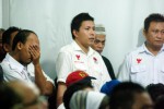 Ekspresi relawan dan simpatisan calon presiden Prabowo saat menyaksikan siaran langsung Rapat pleno terbuka penetapan rekapitulasi hasil penghitungan perolehan suara dan hasil pemilihan umum presiden dan wakil presiden, di posko pemenangan Rumah Polonia Jakarta, Selasa (22/7/2014) malam. Hasil rekapitulasi final oleh KPU di 33 provinsi di Indonesia dan TPS di luar negeri, pasangan Jokowi-JK memperoleh suara 53,15% atau 70,997,773 suara, sedangkan Prabowo-Hatta 62,576,444 atau 46,85%. Jokowi-JK unggul 8,421,329 suara (6,30%). (Rachman/JIBI/Solopos)