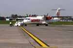 Pesawat Wings Air bersiap lepas landas saat penerbangan perdana rute baru peberbangan Solo-Surabaya di Bandara Adi Soemarmo, Boyolali, Senin (21/7/2014). Wings Air akan terbang satu kali sehari setiap pekan dengan menggunakan pesawat jenis ATR 72-500/600 yang mempunyai kapasitas 77 tempat duduk. (Septian Ade Mahendra/JIBI/Solopos)