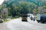 Kendaraan angkutan barang di jalur Jogja-Wonosari, Kamis (23/7/2014). (JIBI/Harian Jogja/David Kurniawan)