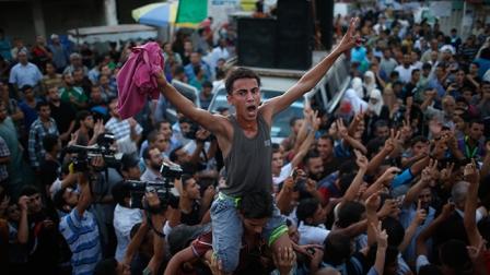 Warga Palestina rayakan gencatan senjata jangka panjang (reuters.com)