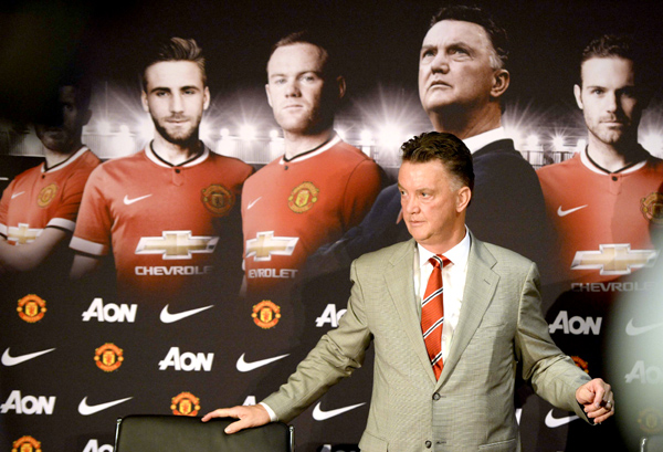 Pelatih baru Manchester United Louis Van Gaal saat berbicara di hadapan wartawan di Old Trafford Stadium. Foto: JIBI/Reuters/Nigel Roddis