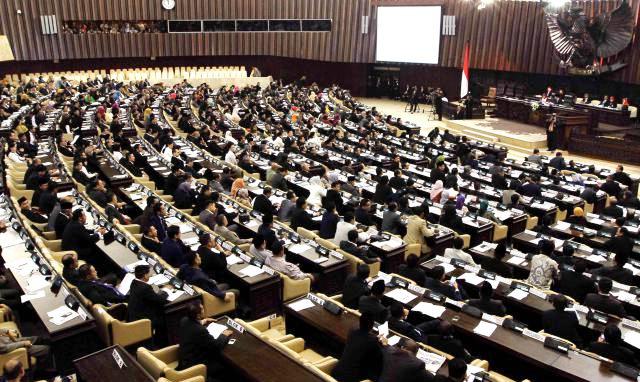 Sejumlah anggota DPR dan anggota DPD mengikuti jalanya Rapat Paripurna MPR di Gedung Nusantara, lompleks perkantoran Parlemen, Senayan, Jakarta, Selasa (7/10/2014). (Abdullah Azzam/JIBI/Bisnis)