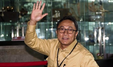 Ketua MPR Zulkifli Hasan di Gedung KPK, Jakarta, Selasa (11/11/2014). Mantan Menteri Kehutanan periode 2014-2019 itu memenuhi panggilan KPK untuk menjadi saksi terkait kasus suap rekomendasi tukar menukar kawasan hutan di Kabupaten Bogor dengan tersangka Kwee Cahyadi Kumala. (JIBI/Solopos/Antara/Vitalis Yogi Trisna)