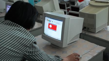 Ilustrasi penggunaan Internet di Korea Utara (Chipchick.com)