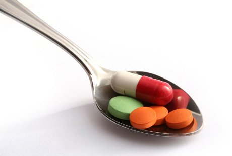 Ilustrasi sendok makan untuk minum obat (Detik.com)