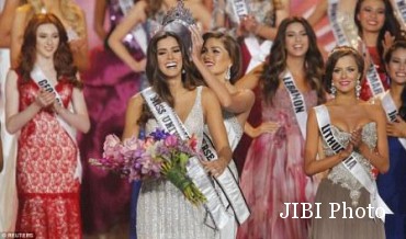 Paulina Vega dinobatkan sebagai Miss Universe 2015 (Reuters.com)