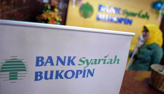 Pelayanan nasabah Bank Bukopin Syariah (Abdullah Azzam/JIBI/Bisnis)