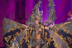 Penampilan Putri Indonesia 2014 Elvira Devinamira Wirayanti dalam ajang Kompetisi Kostum Nasional Miss Universe 2014 (Twitter.com)