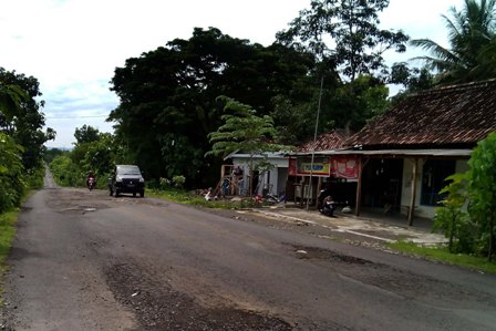 Salah satu warung di Kawasan Industri Sentolo yang berada di Desa Salamrejo, Kecamatan Sentolo, Selasa (20/1/2015). (JIBI/Harian Jogja/Holy Kartika N.S.)