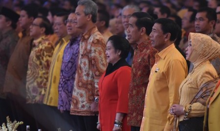Jokowi dan Mega Berdampingan saat pembukaan Munas II Partai Hanura di Solo, Jumat (13/2/2015) malam. (JIBI/Solopos/Antara/Hafidz Mubarak A.)