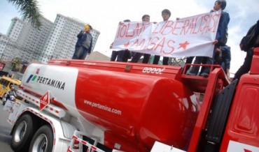 Demo mahasiswa Unpad tolak kenaikan harga BBM, Senin (30/3/2015). (JIBI/Solopos/Antara/Fahrul Jayadiputra)