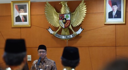 Menristek Dikti Mohamad Nasir memberikan sambutan pada pelantikan rektor dan direktur perguruan tinggi negeri di Jakarta, Senin (13/4/2015). (JIBI/Solopos/Antara/Akbar Nugroho Gumay)