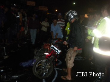 Kondisi sepeda motor yang ditabrak sedan maut Tawangmangu, Kamis (30/4/2015). (Bayu Jatmiko Aji/JIBI/Solopos)