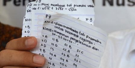 Kunci jawaban soal UN SMP 2015 ditemukan di NTB, Selasa (5/5/2015). (JIBI/Solopos/Antara/Ahmad Subaidi)
