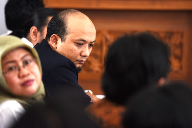 Penyidik KPK Novel Baswedan (kedua kiri) menjalani sidang perdana praperadilannya di Pengadilan Negeri Jakarta Selatan, Senin (25/5/2015). (JIBI/Solopos/Hafidz Mubarak A.)