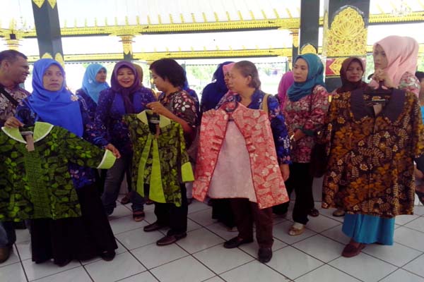 Perajin batik Sleman menunjukkan batik motif khas Parijotho (JIBI/Harian Jogja/Bernadheta Dian Saraswati)