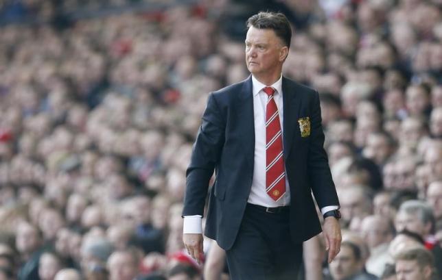 Louis van Gaal Pensiun Akhir Musim 2017 (Reuters / Carl Recine)