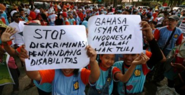 Pawai peringatan Hari Tuna Rungu Se-Dunia di Kediri, Minggu (27/9/2015). (JIBI/Solopos/Antara/Prasetia Fauzani)