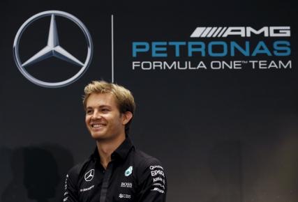Pembalap Mercedes Formula One Nico Rosberg dalam sebuah sesi bertemu dengan para penggemarnya menjelang Singapore F1 Grand Prix . JIBI/Reuters/Edgar Su