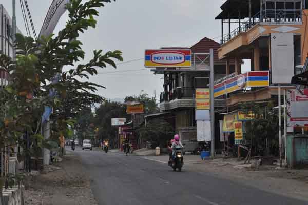 Papan nama minimarket berjejaring di kawasan Jl.Imogiri Timur KM 15 yang sudah berganti nama menjadi Indo Lestari, Jumat (6/11/2015) siang. (Harian Jogja/Arief Junianto)