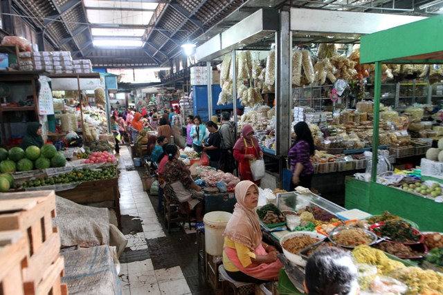 Aktivitas perdagangan di Pasar Gede Solo menurun saat Pilkada serentak, Rabu (9/12/2015). Para pedagang dan pembeli memilih menggunakan hak pilihnya terlebih dahulu sebelum ke pasar. (Sunaryo Haryo Bayu/JIBI/Solopos)
