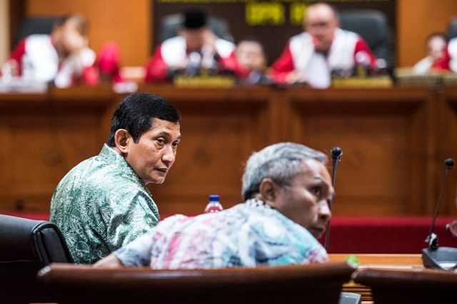 Presiden Direktur PT Freeport Indonesia Maroef Sjamsoeddin (kiri) menghadiri sidang etik Mahkamah Kehormatan Dewan (MKD) DPR di kompleks Parlemen, Senayan, Jakarta, Kamis (3/12/2015). Maroef Sjamsoeddin menjadi saksi dalam sidang etik MKD DPR terkait rekaman pertemuannya dengan Ketua DPR Setya Novanto dan pengusaha M. Riza Chalid, terutama adanya dugaan permintaan saham kepada PT Freeport Indonesia. (JIBI/Solopos/Antara/M Agung Rajasa)