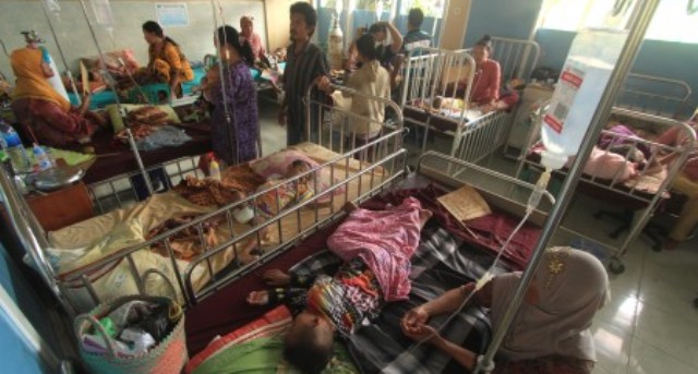 Ilustrasi padatnya ruang rawat inap pasien demam berdarah dengue (DBD). (JIBI/Solopos/Antara/Dedhez Anggara)