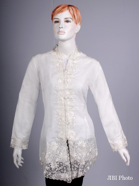 kebaya putih bordir senada
Size (M) LD 94CM P: 78 PL: 55
harga 134000
