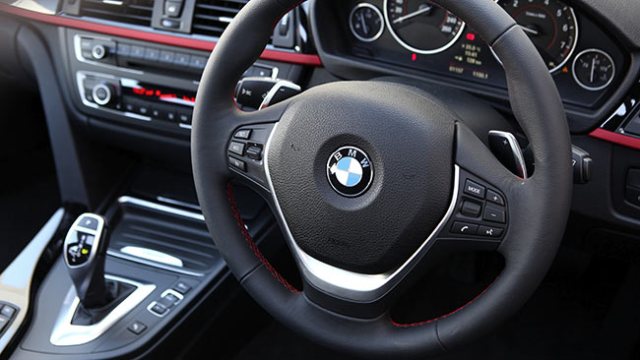 Tuas paddle shift BMW. (Carsguide.com.au)