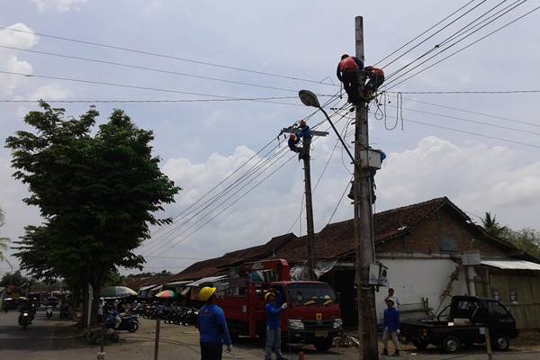 Tiang listrik di depan Pasar Sentolo dipindah (Sekar Langit Nariswari/JIBI/Harian Jogja)