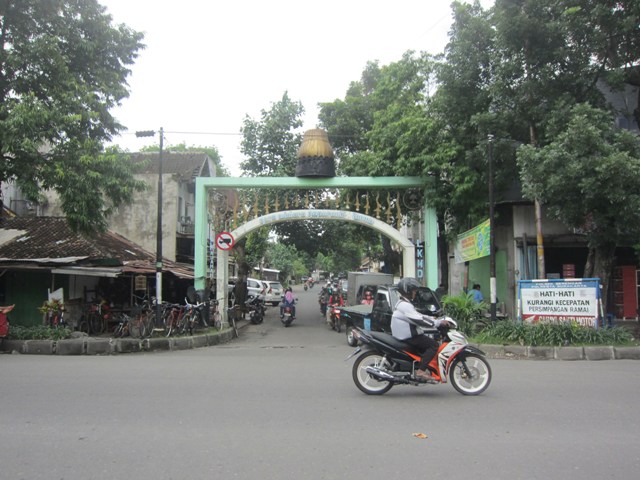 Pintu masuk koridor Dalem Joyokusuman di Gajahan, Pasar Kliwon, Solo. (Iskandar/JIBI/Solopos)