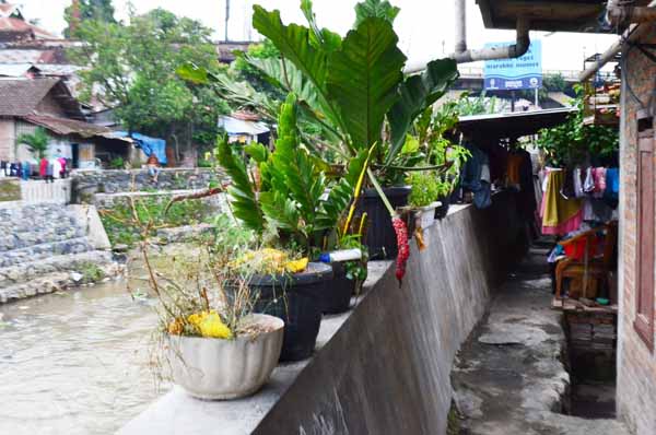 Sisa jalan setapak di bantaran Kali Code sebagian telah berubah menjadi bagian dari rumah. (Gilang Jiwana/JIBI/Harian Jogja)