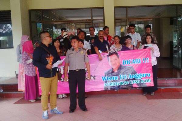 Belasan investor mendatangi Polda DIY untuk menuntut penuntasan kasus penipuan penggelapan pembelian apartemen dan kondotel, Minggu (14/2/2016). (Foto : Istimewa)