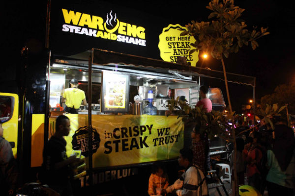 Food truck Waroeng Group Truck Steak ketika diluncurkan di Lapangan Paseban, Bantul, Sabtu (6/2/2016). (Kusnul Isti Qomah/JIBI/Harian Jogja)