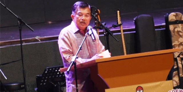 Wakil Presiden Jusuf Kalla memberikan sambutan saat malam penganugerahan Bawaslu Award 2016 di Jakarta, Senin (29/2/2016). (JIBI/Solopos/Antara/Akbar Nugroho Gumay)