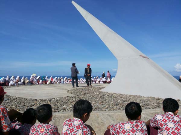 Siswa SD IT Lukman Al-Hakim Jogja berwisata dan belajar di jam matahari Baron Technopark. (Mayang Nova Lestari/JIBI/Harian Jogja)
