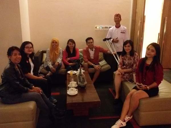 Perwakilan travel agent di Jogja berkumpul dalam Zuri Fun Gathering bagi rekanan Travel Agent dengan tema “Warnai Warnamu” di Hotel Grand Zuri Malioboro Yogyakarta, Selasa (23/3/2016). (Foto Istimewa)