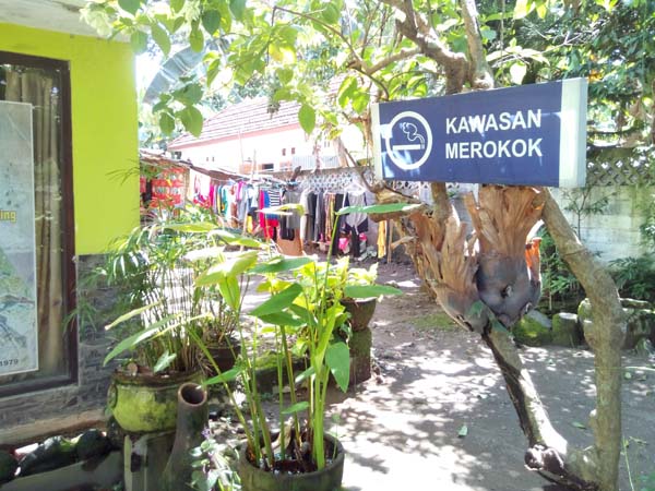 Sudut merokok di halaman rumah Danang di Kampung Mendungan, Giwangan, Umbulharjo Jogja. (Gilang Jiwana/JIBI/Harian Jogja)