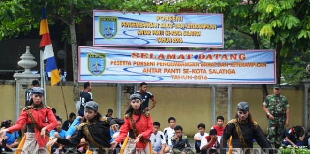 Para anak panti asuhan menunjukkan kemampuannya dalam bidang seni tari pada acara pembukaan Porseni Antar-Panti Asuhan Kota Salatiga di Panti Asuhan Dharma Lestari, Pulutan, Salatiga, Kamis (31/3/2016). (JIBI/Semarangpos.com/Istimewa-Humas Pemkot Salatiga)